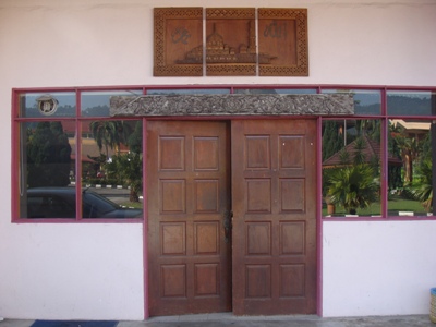 Image 7 Pintu Masuk Ke Pejabat Kayu
